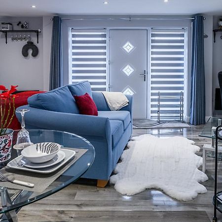 Luxury One Bedroom Guesthouse M6, Junction 10 Walsall Willenhall Εξωτερικό φωτογραφία