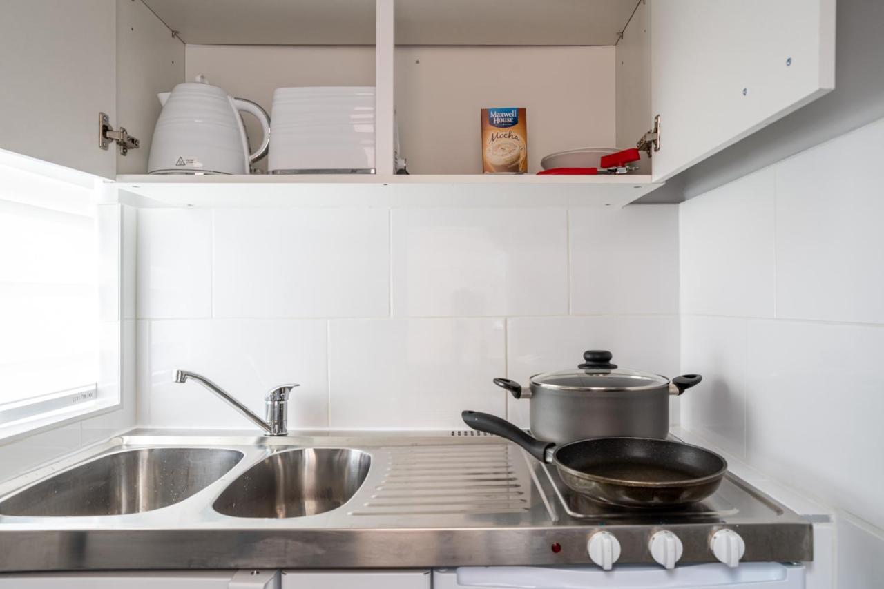 Luxury One Bedroom Guesthouse M6, Junction 10 Walsall Willenhall Εξωτερικό φωτογραφία