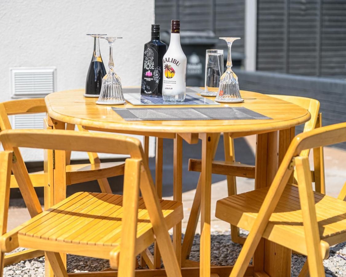 Luxury One Bedroom Guesthouse M6, Junction 10 Walsall Willenhall Εξωτερικό φωτογραφία