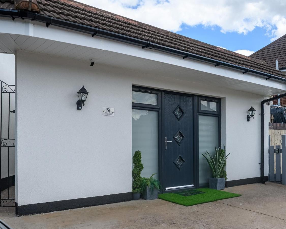 Luxury One Bedroom Guesthouse M6, Junction 10 Walsall Willenhall Εξωτερικό φωτογραφία