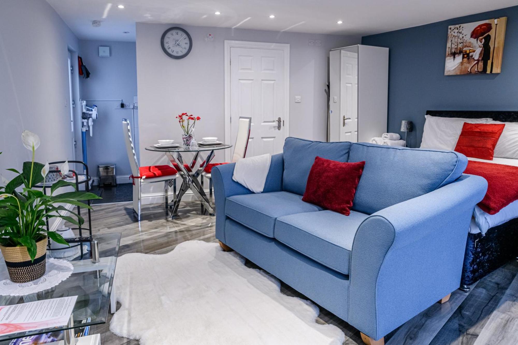 Luxury One Bedroom Guesthouse M6, Junction 10 Walsall Willenhall Εξωτερικό φωτογραφία