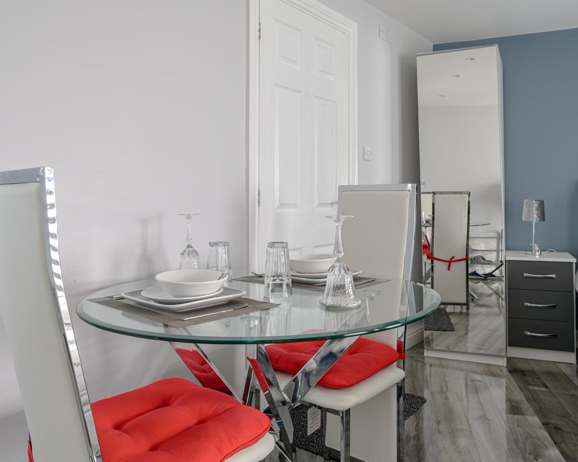 Luxury One Bedroom Guesthouse M6, Junction 10 Walsall Willenhall Εξωτερικό φωτογραφία